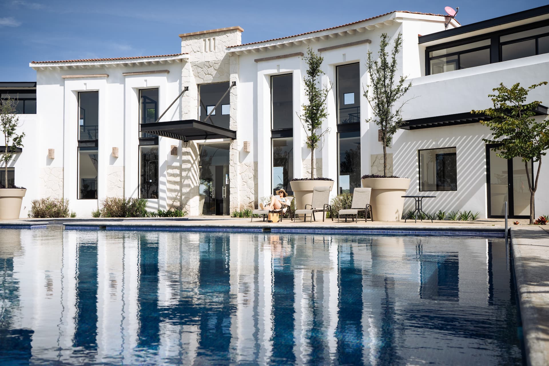 Alberca y arquitectura residencial de Ciudad Maderas