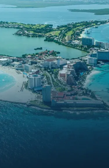 Vista aérea de la costa del Caribe mexicano